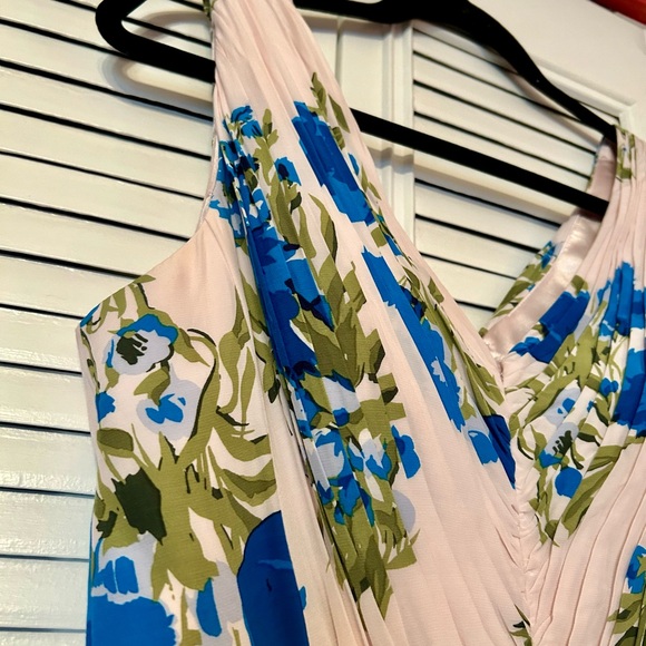 Boden Sleeveless V Neck Swishy Garden Floral Dress Size US Size  8 R - Picture 4 of 13